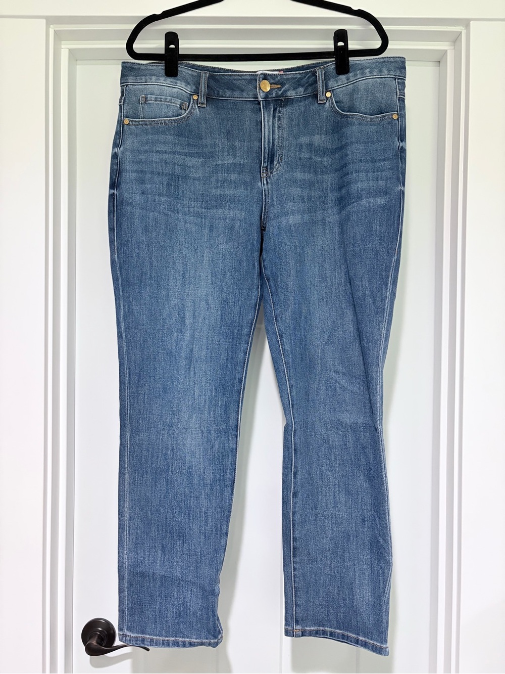 CAbi Harlow Straight-Leg Jeans in Light/Medium Blue Denim. Size 12. Style 6492.